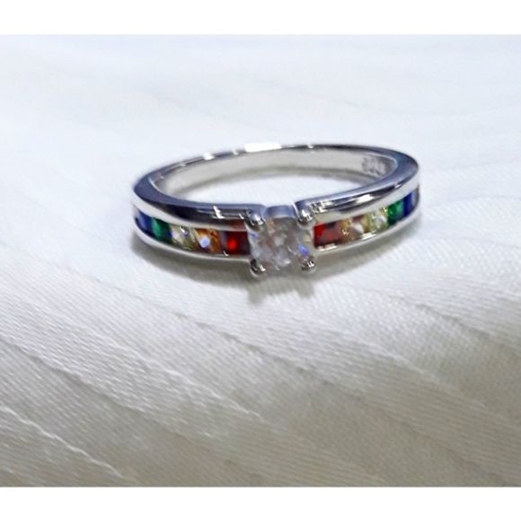 Love wins ring - Picture 2 of 9